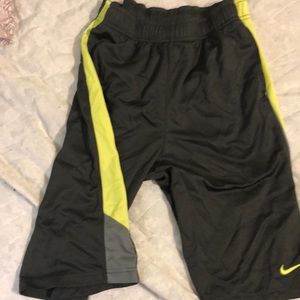 Boys Nike basketball shorts XL